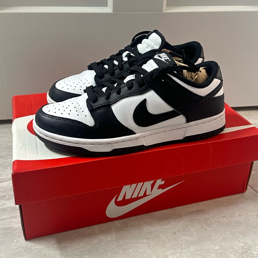 Nike Panda Dunks size 7.5